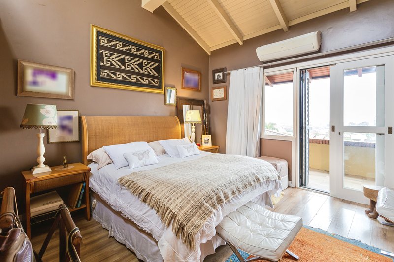 R$ 2.100.000 - EXCELENTE CASA - 375M2 - 3 DORM - SUÍTE - PISCINA - VISTA - 6 VAGAS Rua Cariri Porto Alegre - 