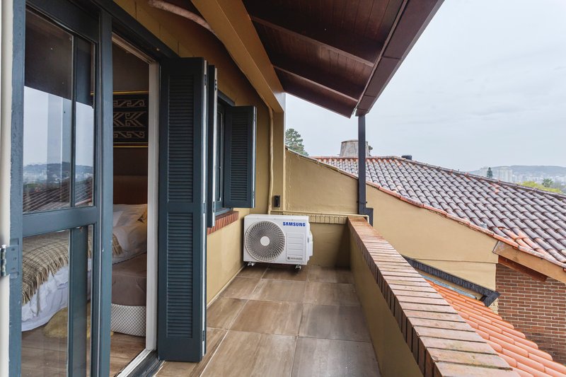 R$ 2.100.000 - EXCELENTE CASA - 375M2 - 3 DORM - SUÍTE - PISCINA - VISTA - 6 VAGAS Rua Cariri Porto Alegre - 