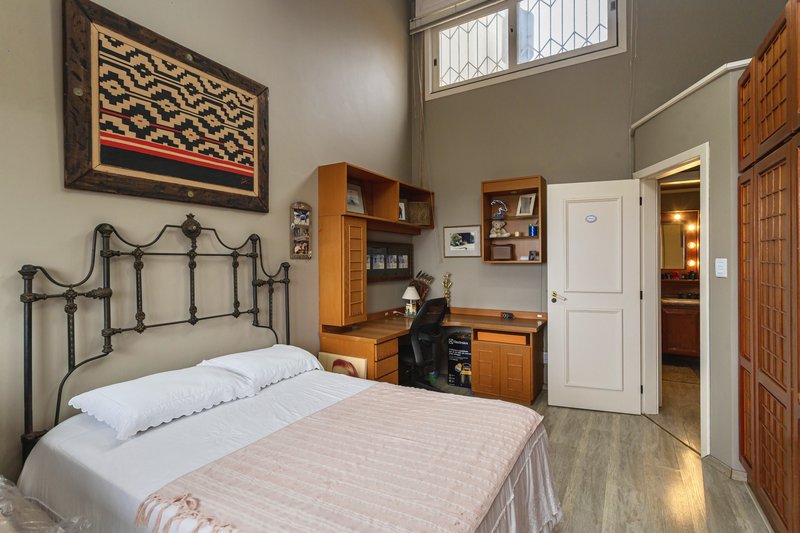 R$ 2.100.000 - EXCELENTE CASA - 375M2 - 3 DORM - SUÍTE - PISCINA - VISTA - 6 VAGAS Rua Cariri Porto Alegre - 