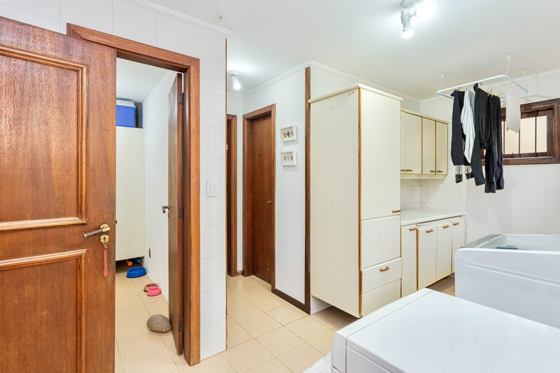 R$ 2.100.000 - EXCELENTE CASA - 375M2 - 3 DORM - SUÍTE - PISCINA - VISTA - 6 VAGAS Rua Cariri Porto Alegre - 