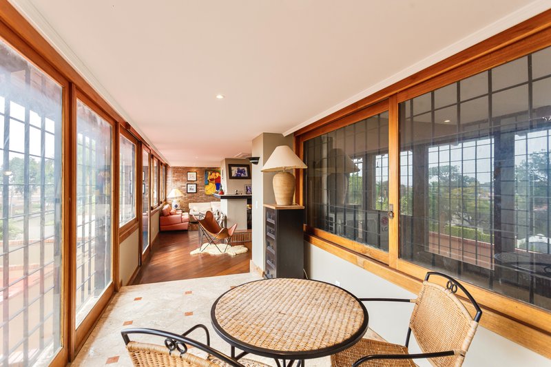 R$ 2.100.000 - EXCELENTE CASA - 375M2 - 3 DORM - SUÍTE - PISCINA - VISTA - 6 VAGAS Rua Cariri Porto Alegre - 