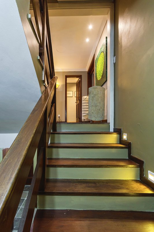 R$ 2.100.000 - EXCELENTE CASA - 375M2 - 3 DORM - SUÍTE - PISCINA - VISTA - 6 VAGAS Rua Cariri Porto Alegre - 