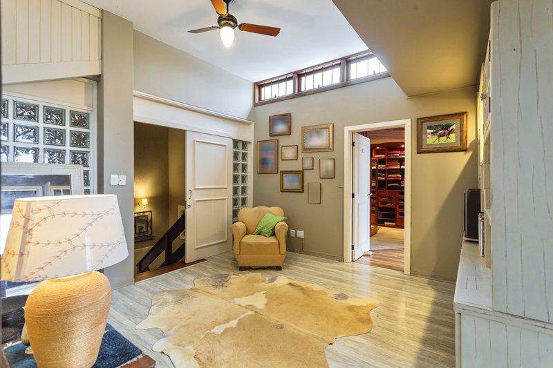 R$ 2.100.000 - EXCELENTE CASA - 375M2 - 3 DORM - SUÍTE - PISCINA - VISTA - 6 VAGAS Rua Cariri Porto Alegre - 