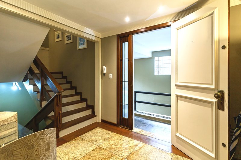 R$ 2.100.000 - EXCELENTE CASA - 375M2 - 3 DORM - SUÍTE - PISCINA - VISTA - 6 VAGAS Rua Cariri Porto Alegre - 