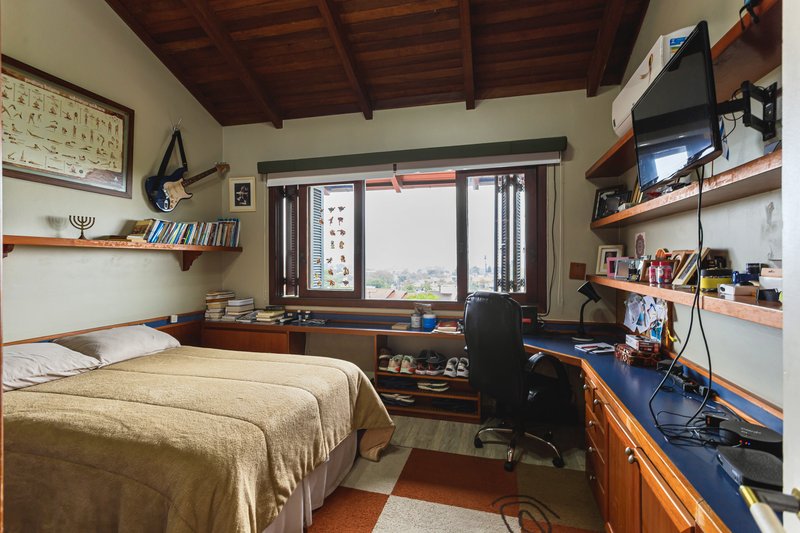 R$ 2.100.000 - EXCELENTE CASA - 375M2 - 3 DORM - SUÍTE - PISCINA - VISTA - 6 VAGAS Rua Cariri Porto Alegre - 