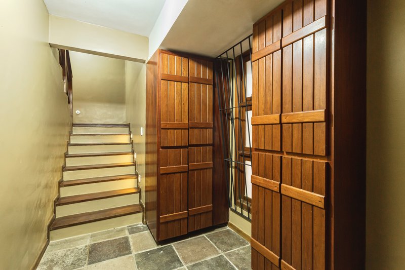 R$ 2.100.000 - EXCELENTE CASA - 375M2 - 3 DORM - SUÍTE - PISCINA - VISTA - 6 VAGAS Rua Cariri Porto Alegre - 