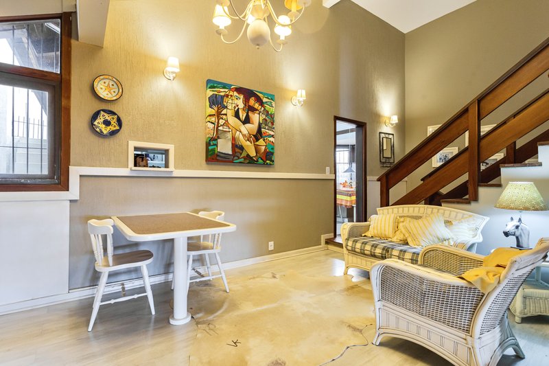 R$ 2.100.000 - EXCELENTE CASA - 375M2 - 3 DORM - SUÍTE - PISCINA - VISTA - 6 VAGAS Rua Cariri Porto Alegre - 