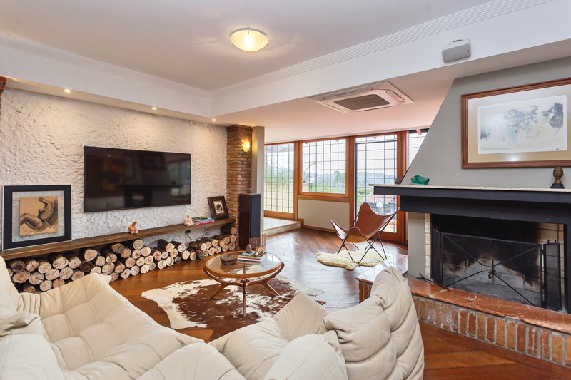 R$ 2.100.000 - EXCELENTE CASA - 375M2 - 3 DORM - SUÍTE - PISCINA - VISTA - 6 VAGAS Rua Cariri Porto Alegre - 