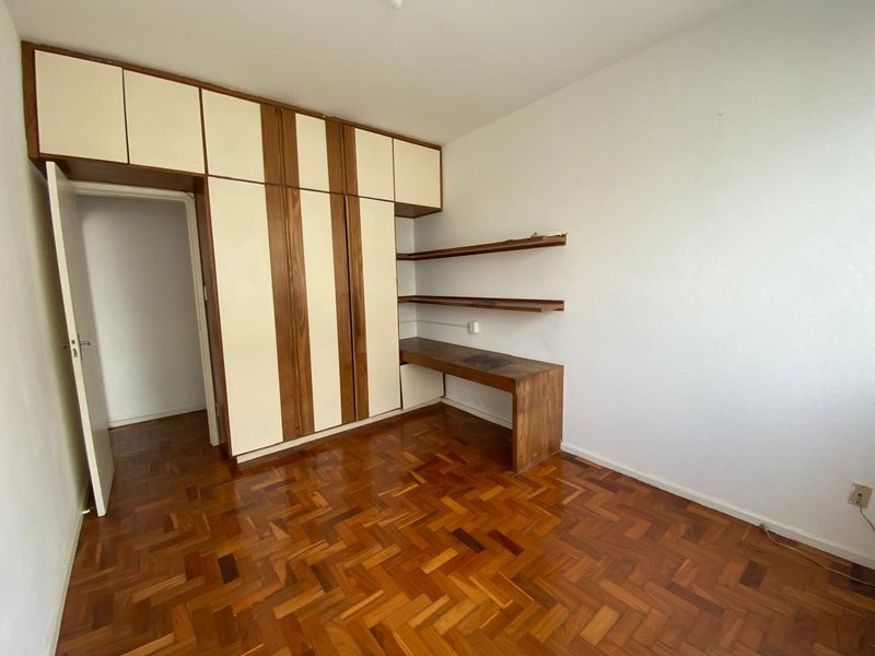 APARTAMENTO 3 QUARTOS SUÍTE DEPENDÊNCIA COMPLETA GARAGEM À VENDA NA BARRA! Rua Marquês de Caravelas Salvador - 