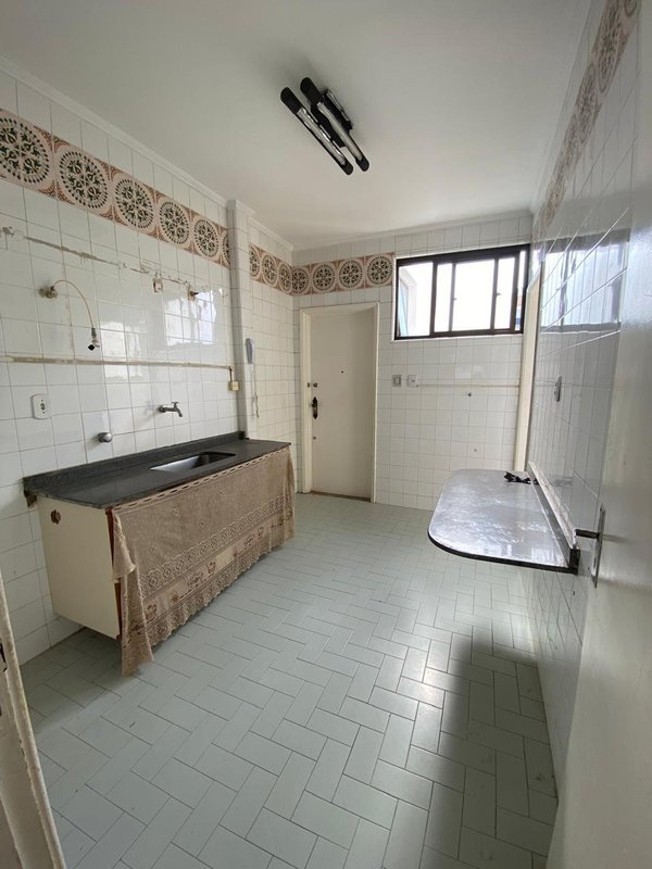 APARTAMENTO 3 QUARTOS SUÍTE DEPENDÊNCIA COMPLETA GARAGEM À VENDA NA BARRA! Rua Marquês de Caravelas Salvador - 