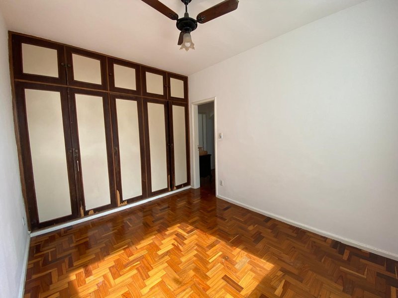 APARTAMENTO 3 QUARTOS SUÍTE DEPENDÊNCIA COMPLETA GARAGEM À VENDA NA BARRA! Rua Marquês de Caravelas Salvador - 