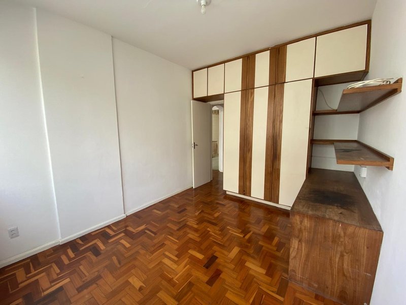 APARTAMENTO 3 QUARTOS SUÍTE DEPENDÊNCIA COMPLETA GARAGEM À VENDA NA BARRA! Rua Marquês de Caravelas Salvador - 