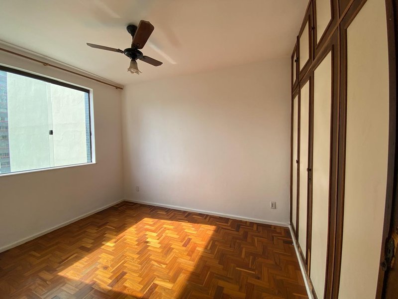 APARTAMENTO 3 QUARTOS SUÍTE DEPENDÊNCIA COMPLETA GARAGEM À VENDA NA BARRA! Rua Marquês de Caravelas Salvador - 