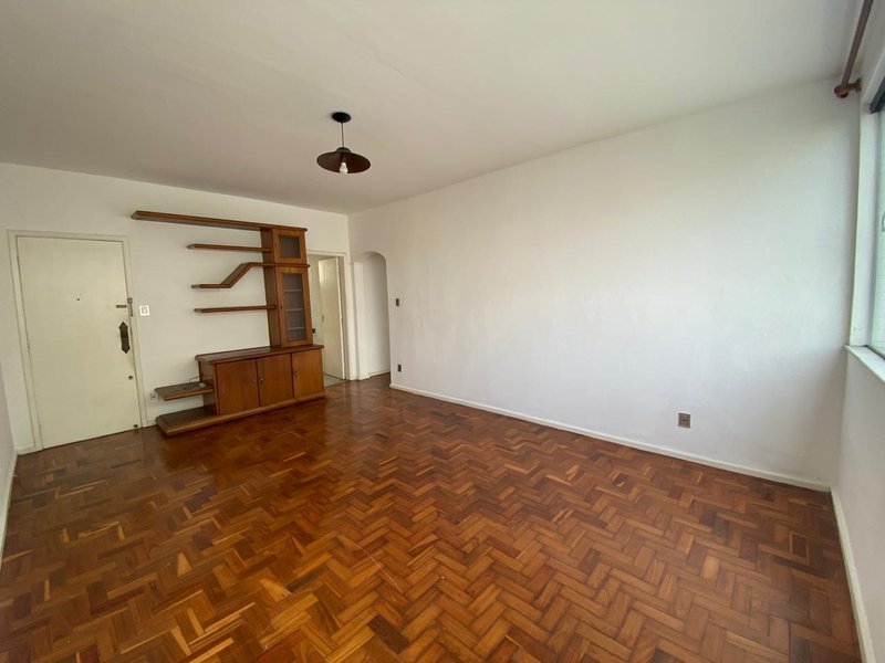 APARTAMENTO 3 QUARTOS SUÍTE DEPENDÊNCIA COMPLETA GARAGEM À VENDA NA BARRA! Rua Marquês de Caravelas Salvador - 