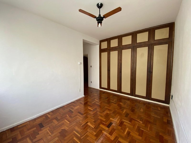 APARTAMENTO 3 QUARTOS SUÍTE DEPENDÊNCIA COMPLETA GARAGEM À VENDA NA BARRA! Rua Marquês de Caravelas Salvador - 