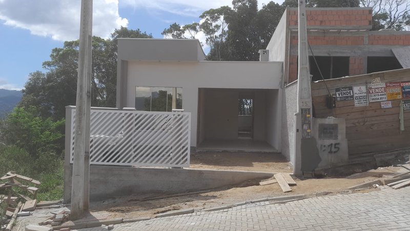 CASA COM 1 SUÍTE MAIS 2 DORMITÓRIOS EM DOM JOAQUIM  Brusque - 