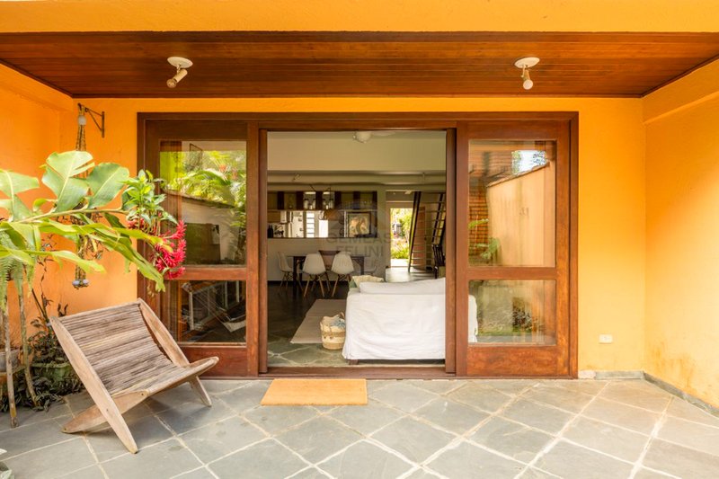 Casa em Condomínio na Praia de Barra do Una - À VENDA  São Sebastião - 