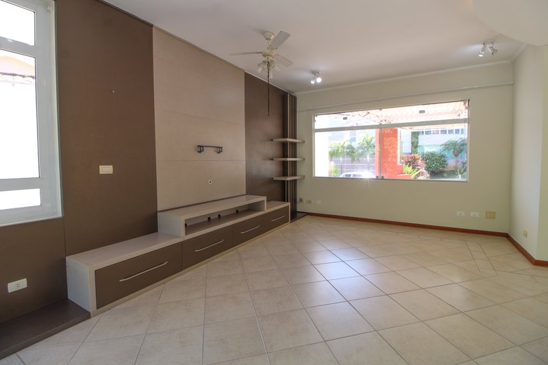 Casa com 4 quartos à venda, 433 m² por R$ 1.500.000 - Condomínio Saint Claire - Sorocaba Rua Amélio Mascella Sorocaba - 