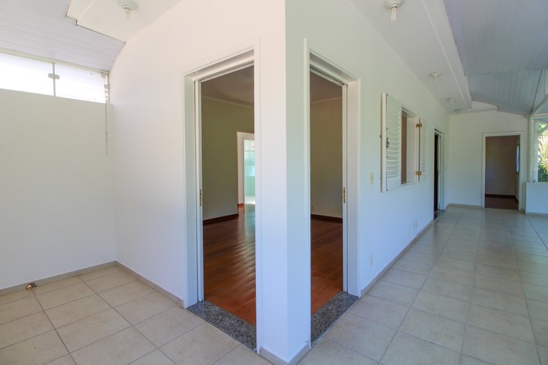 Casa com 4 quartos à venda, 433 m² por R$ 1.500.000 - Condomínio Saint Claire - Sorocaba Rua Amélio Mascella Sorocaba - 
