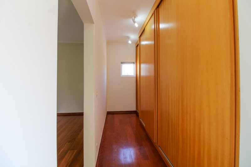 Casa com 4 quartos à venda, 433 m² por R$ 1.500.000 - Condomínio Saint Claire - Sorocaba Rua Amélio Mascella Sorocaba - 