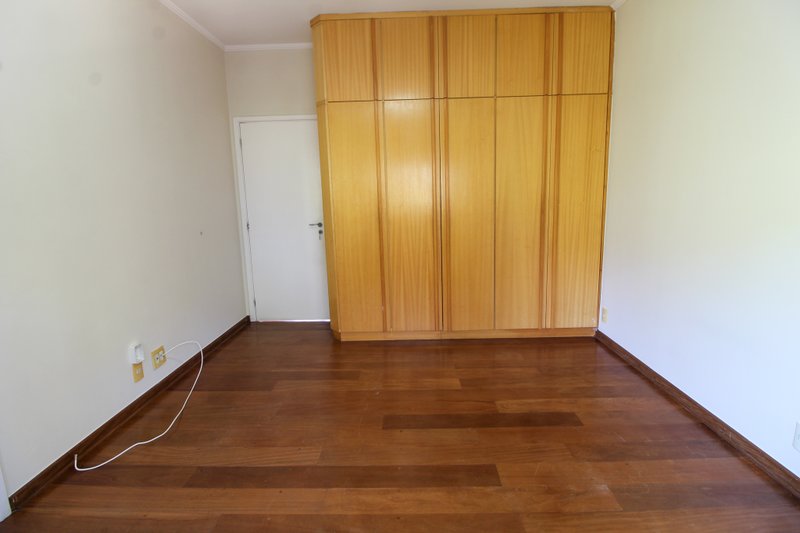 Casa com 4 quartos à venda, 433 m² por R$ 1.500.000 - Condomínio Saint Claire - Sorocaba Rua Amélio Mascella Sorocaba - 