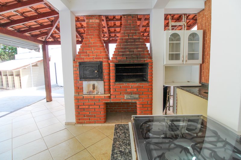 Casa com 4 quartos à venda, 433 m² por R$ 1.500.000 - Condomínio Saint Claire - Sorocaba Rua Amélio Mascella Sorocaba - 