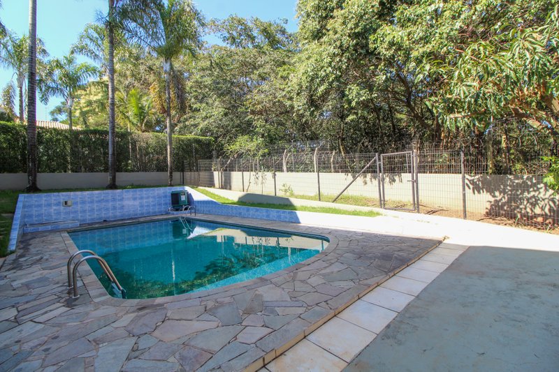 Casa com 4 quartos à venda, 433 m² por R$ 1.500.000 - Condomínio Saint Claire - Sorocaba Rua Amélio Mascella Sorocaba - 