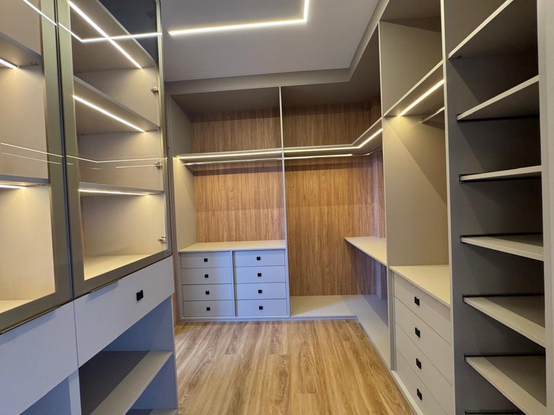 CASA NEOCLÁSSICA COM AUTOMAÇÃO À VENDA NO ARBORAIS, REGIÃO DO ALPHAVILLE, CAMPINAS-SP Avenida Marcelo Fiolo Pupo de Campos Ferreira Campinas - 