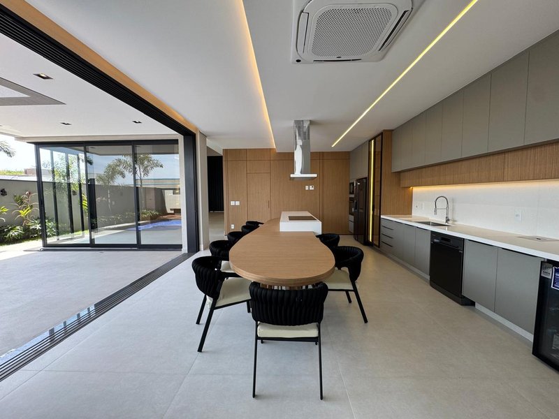 CASA NEOCLÁSSICA COM AUTOMAÇÃO À VENDA NO ARBORAIS, REGIÃO DO ALPHAVILLE, CAMPINAS-SP Avenida Marcelo Fiolo Pupo de Campos Ferreira Campinas - 