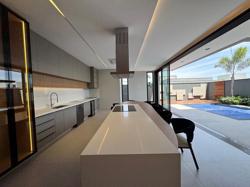 CASA NEOCLÁSSICA COM AUTOMAÇÃO À VENDA NO ARBORAIS, REGIÃO DO ALPHAVILLE, CAMPINAS-SP Avenida Marcelo Fiolo Pupo de Campos Ferreira Campinas - 