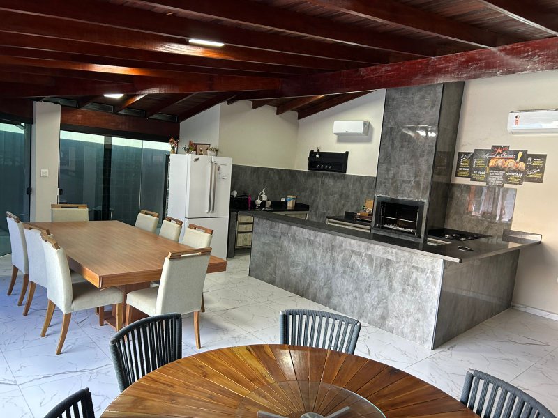 🏡 OPORTUNIDADE — Casa térrea a 200 m da praia  Caraguatatuba - 