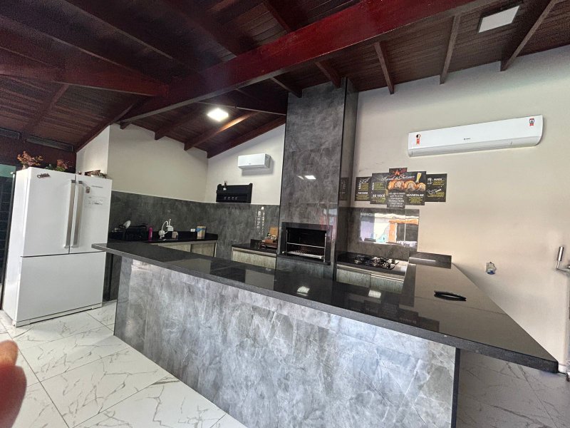 🏡 OPORTUNIDADE — Casa térrea a 200 m da praia  Caraguatatuba - 