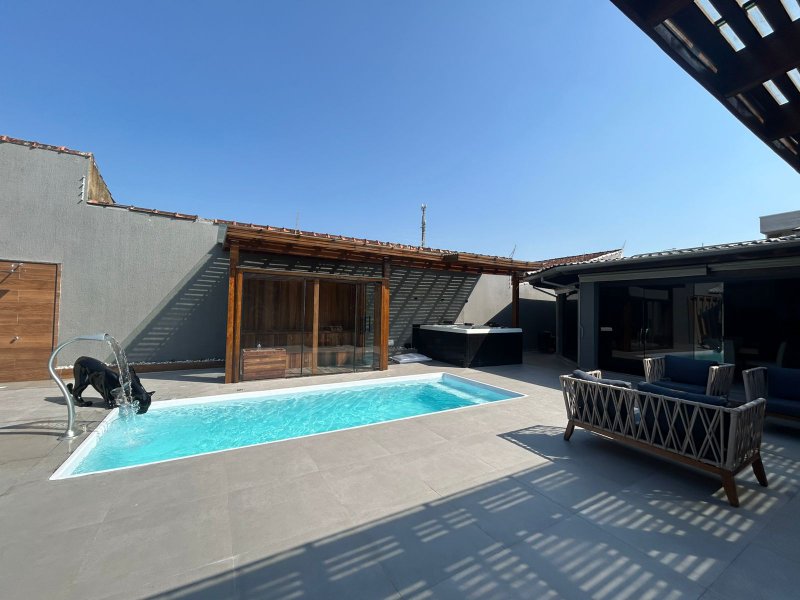 🏡 OPORTUNIDADE — Casa térrea a 200 m da praia  Caraguatatuba - 