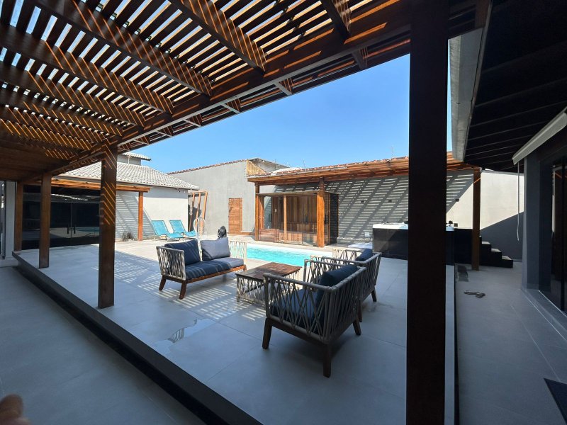 🏡 OPORTUNIDADE — Casa térrea a 200 m da praia  Caraguatatuba - 