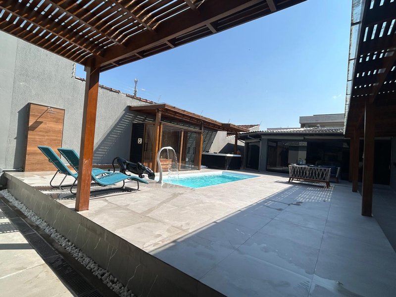 🏡 OPORTUNIDADE — Casa térrea a 200 m da praia  Caraguatatuba - 
