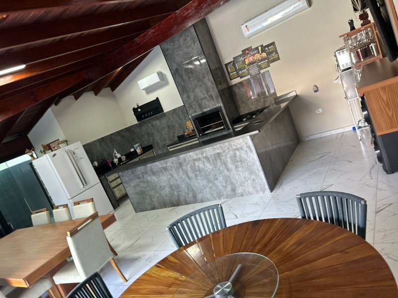 🏡 OPORTUNIDADE — Casa térrea a 200 m da praia  Caraguatatuba - 