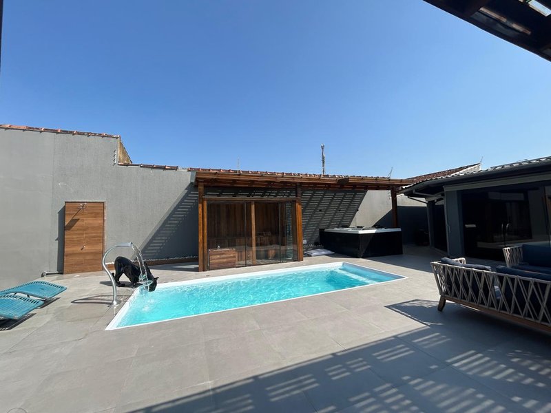 🏡 OPORTUNIDADE — Casa térrea a 200 m da praia  Caraguatatuba - 