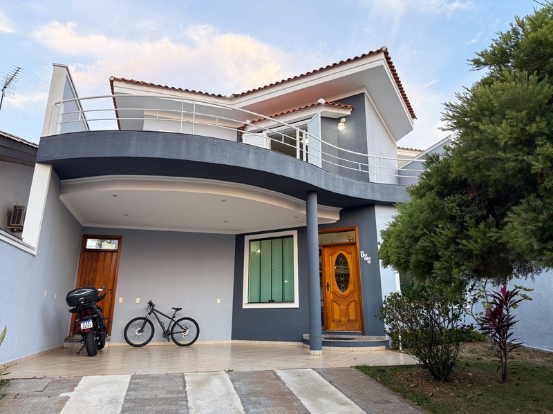 Casa à venda com 3 quartos, 243m2 - R$ 1.380.000 - Granja Olga II -Sorocaba/SP Rua Maria Cecília França Luz Sorocaba - 