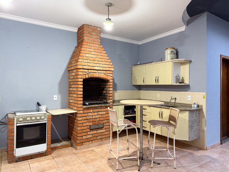 Casa à venda com 3 quartos, 243m2 - R$ 1.380.000 - Granja Olga II -Sorocaba/SP Rua Maria Cecília França Luz Sorocaba - 