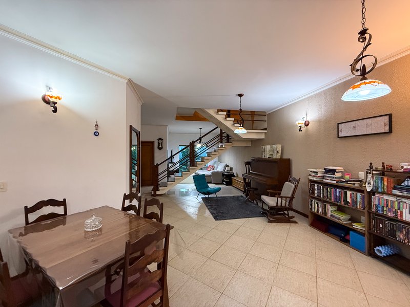 Casa à venda com 3 quartos, 243m2 - R$ 1.380.000 - Granja Olga II -Sorocaba/SP Rua Maria Cecília França Luz Sorocaba - 