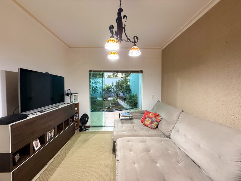 Casa à venda com 3 quartos, 243m2 - R$ 1.380.000 - Granja Olga II -Sorocaba/SP Rua Maria Cecília França Luz Sorocaba - 