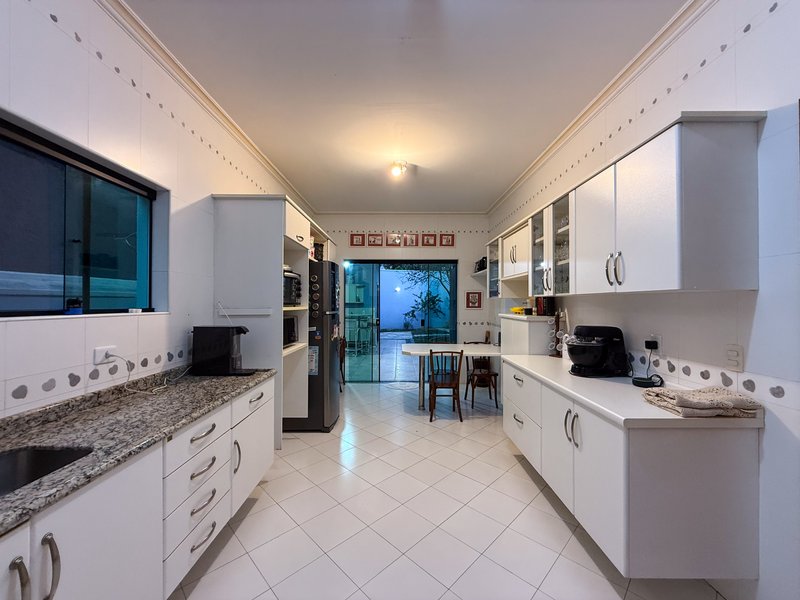 Casa à venda com 3 quartos, 243m2 - R$ 1.380.000 - Granja Olga II -Sorocaba/SP Rua Maria Cecília França Luz Sorocaba - 