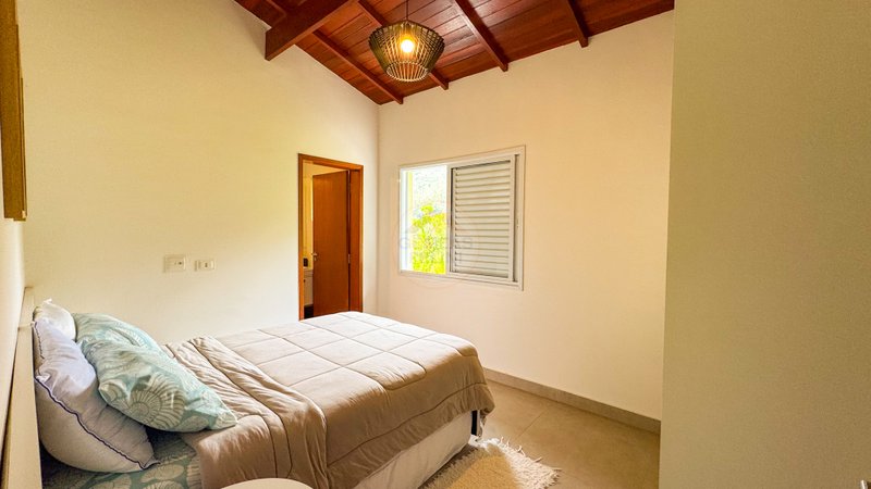 Casa em condomínio na charmosa Praia de Santiago - LOCAÇÃO ANUAL E VENDA  São Sebastião - 