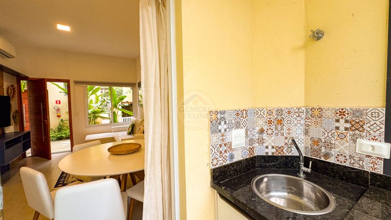 Casa em condomínio na charmosa Praia de Santiago - LOCAÇÃO ANUAL E VENDA  São Sebastião - 