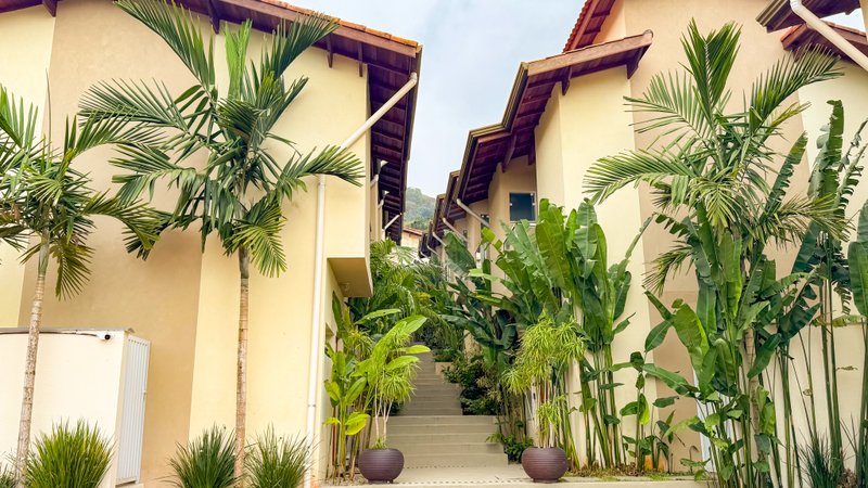 Casa em condomínio na charmosa Praia de Santiago - LOCAÇÃO ANUAL E VENDA  São Sebastião - 