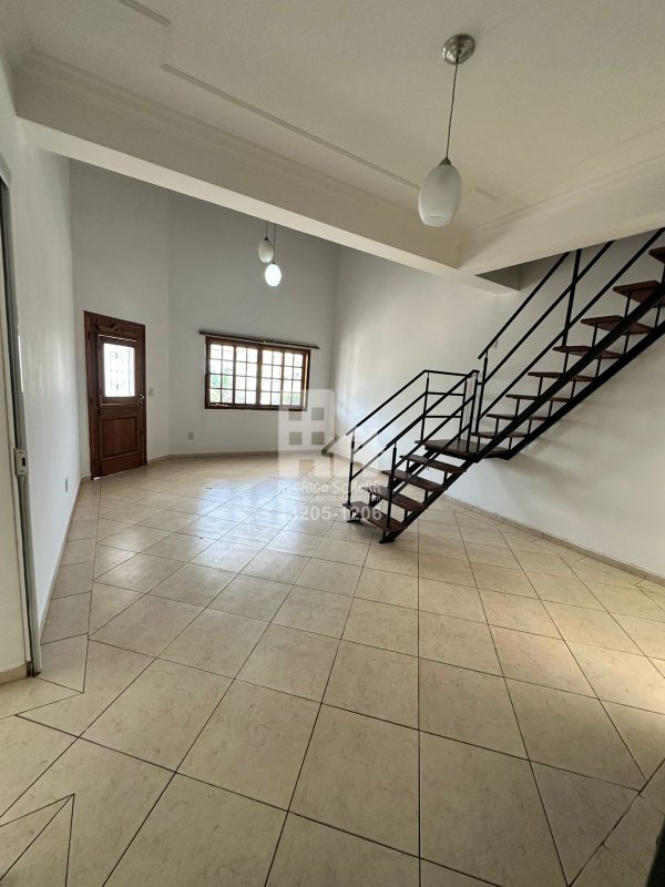 Locação – Casa Alto Padrão no Condomínio Vila Monte Verde 4 quartos e piscina  Tatuí - 
