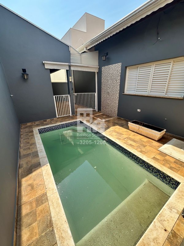 Locação – Casa Alto Padrão no Condomínio Vila Monte Verde 4 quartos e piscina  Tatuí - 