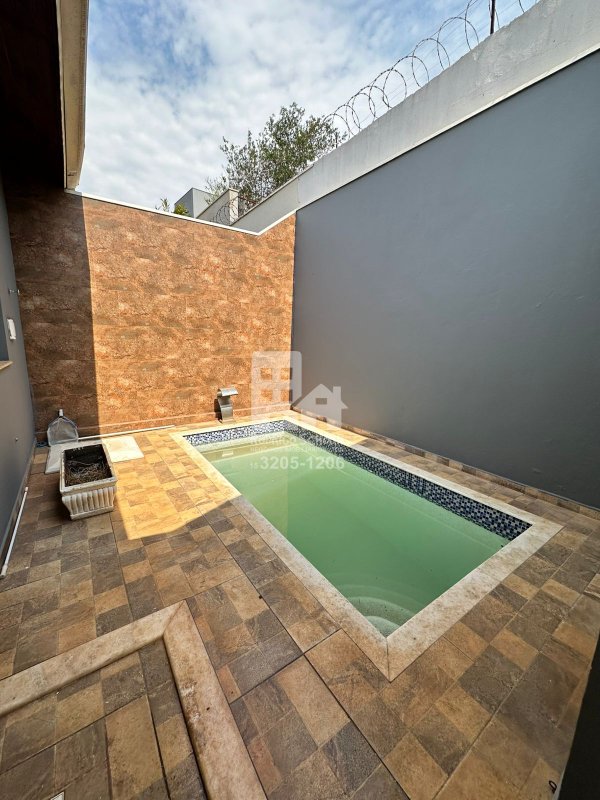 Locação – Casa Alto Padrão no Condomínio Vila Monte Verde 4 quartos e piscina  Tatuí - 