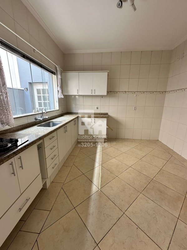 Locação – Casa Alto Padrão no Condomínio Vila Monte Verde 4 quartos e piscina  Tatuí - 