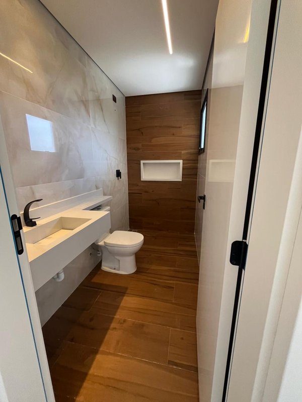 Casa à venda em condomínio de luxo Rua Sabiá Santana de Parnaíba - 